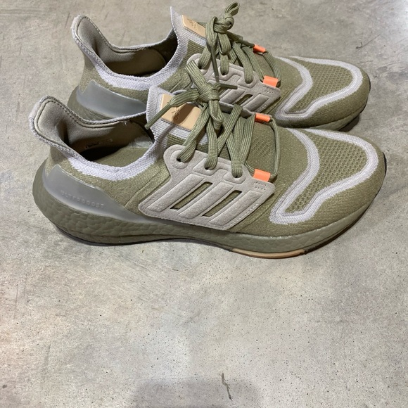 Adidas Men’s Ultraboost Tennis Shoes Sz 8.5. main image 4